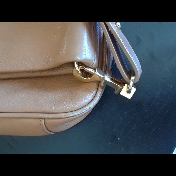 Authentic Tory Burch Tan Amanda crossbody Flap bag - Picture 8 of 8